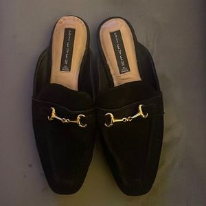 STEVE MADDEN Black slip ons